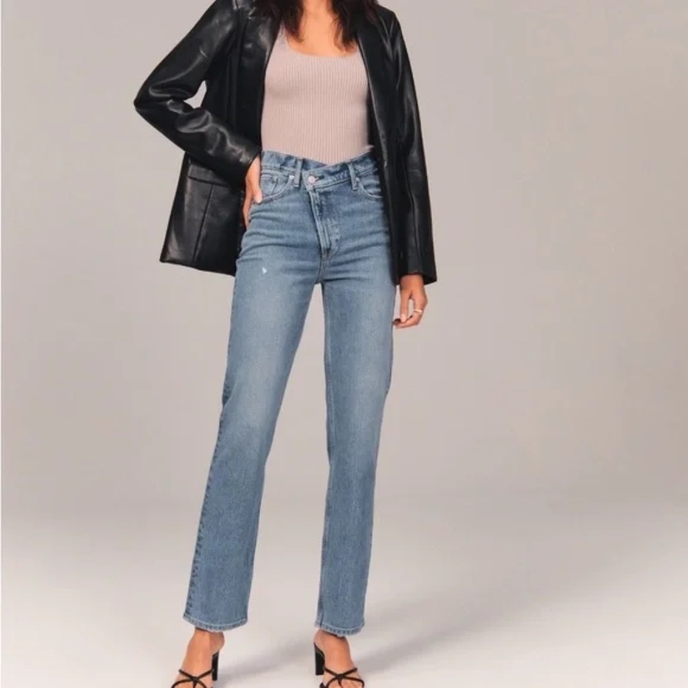 Abercrombie & Fitch Ultra High Rise 90s Straight Jeans Criss Cross